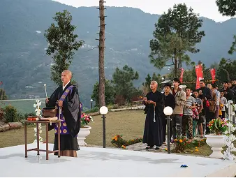 People praying